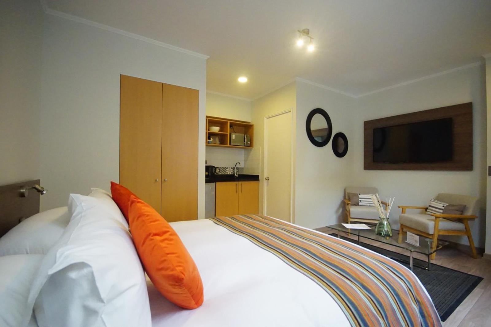 Apart Hotel Providencia Сантяго Екстериор снимка